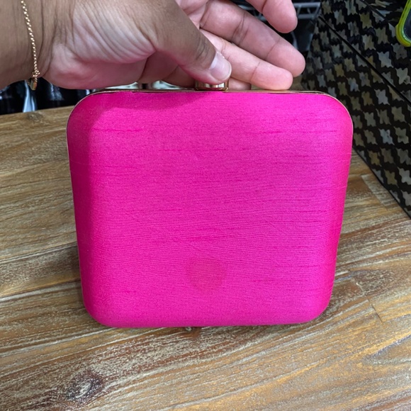 Floral Embroidered Box Clutch - Picture 3 of 6